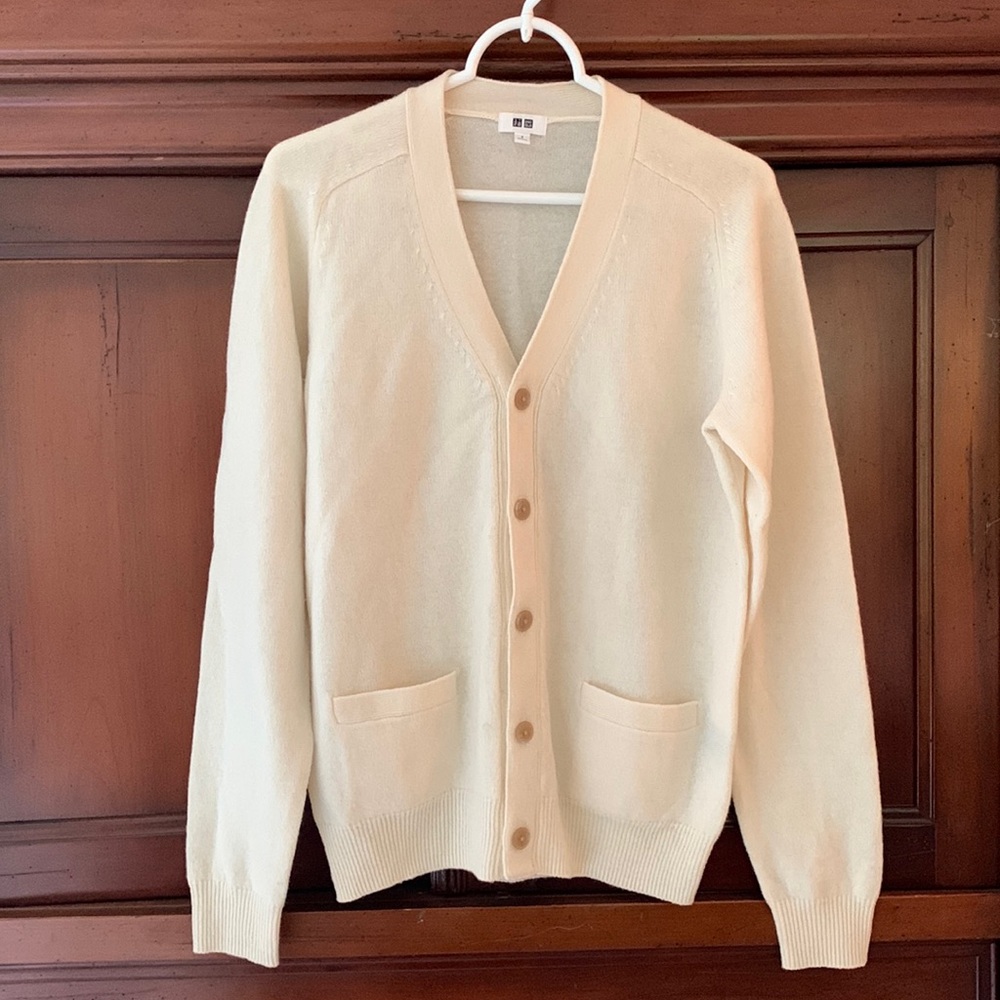 Uniqlo cardigan. Made of 100% wool! Size S